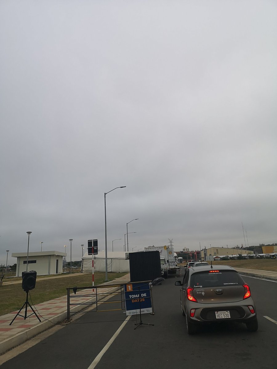 hugopenayo's tweet photo. Quiero decir nomas que no hay nada de fila en la toma de muestras de la costanera Asunción @oscar_marandu @yolandapark1 @chichecorte hay pío agendamiento? Que lo que pasa? #CoronavirusPy #COVID19 https://t.co/zubfGybYn5