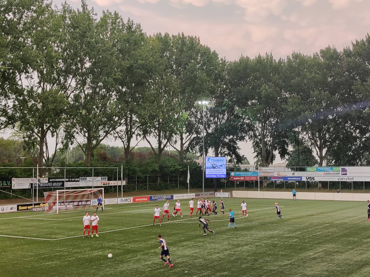 afca_niels1992's tweet photo. Gisteravond bleef @bvvbarendrecht ongeslagen in haar voorbereiding op het nieuwe seizoen. Op de eigen Bongerd werd @excelsiorm op 1-1 gehouden. Lees mijn verslag op @Voetbal247_nl. #barexc #excelsiormaassluis #barendrecht #tweededivisie #derdedivisie https://t.co/9Ipp6b55yN