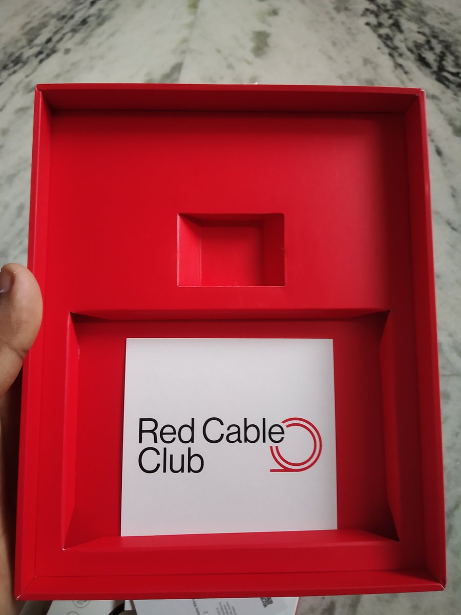 mk_ahmar's tweet photo. @OnePlus_IN, I've ordered a #OnePlusWirelessZ from @amazonIN and received it today. But there is no branding of "NEVER SETTLE" as I've seen in many boxes on YouTube video.
Is it original or not ?
I've attached my box pic 1st and other box pic from YouTube on 2nd.
#NeverSettle https://t.co/RqihcdgrEp