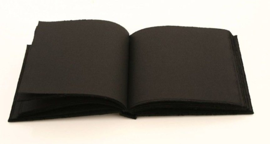 shayrma___'s tweet photo. Иностранцы: black book 
Русские: кНигга https://t.co/Er5JCYpHDt