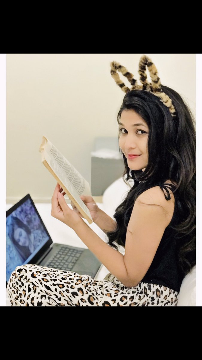 ____komal01____'s tweet photo. 𝑺𝒉𝒐𝒖𝒍𝒅 𝑰 𝒘𝒂𝒕𝒄𝒉 𝑵𝑬𝑻𝑭𝑳𝑰𝑿 𝒐𝒓 
𝒔𝒉𝒐𝒖𝒍𝒅 𝑰 𝑺𝑻𝑼𝑫𝒀 ?📖 🥺 https://t.co/R9Ptspvia3