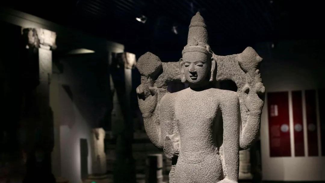 On the left is a statue of Vishnu, one of the most important deities in Hinduism and the protector of the universe. On the lower right is a stone shrine of Vishnu's wife Lakshmi, the goddess of wealth, fortune, and luxury.