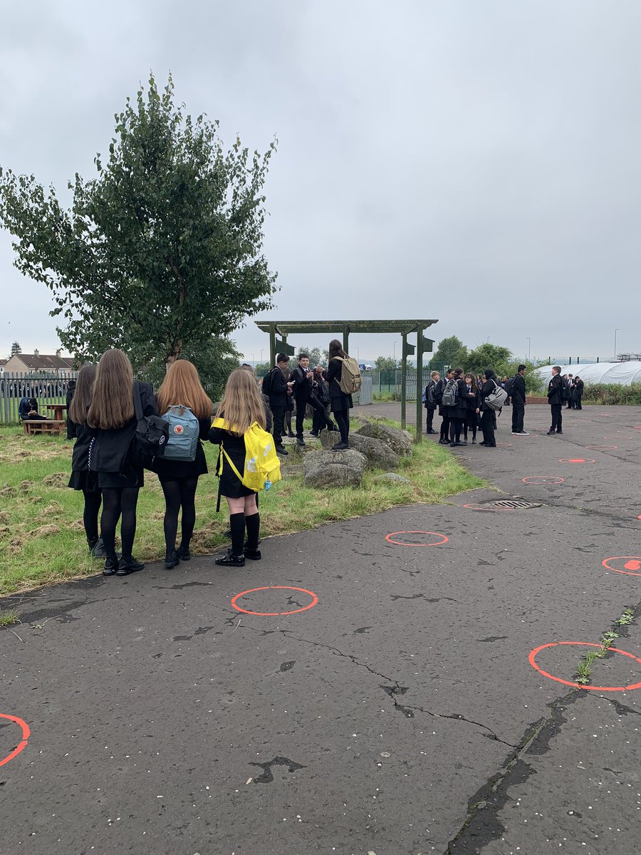 S1cn_hs's tweet photo. S1 enjoying the sunshine on day 1 (2/4) @CN_HS  ☀️☀️☀️ https://t.co/NLR70FBo8t