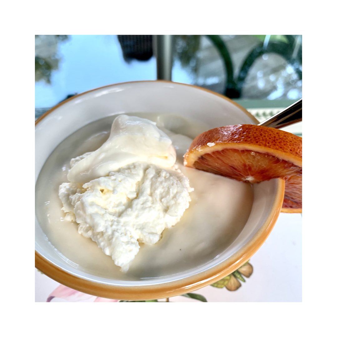 2healthnuts's tweet photo. This picture doesn’t do this dessert justice, but it truly is light and totally refreshing! This Orange Creamsicle Mousse is super easy and minimal ingredients.
https://t.co/bdudDlJ4FR
#dessert #freshwhippedcream #perfectforsummer #dogdaysofsummer #wednesdayvibes #recipe https://t.co/TneUhc6dip
