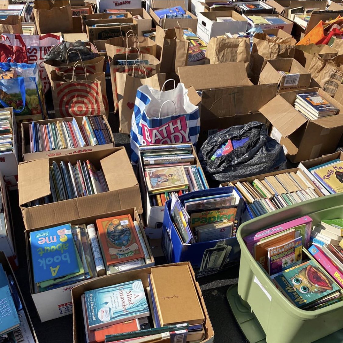 WriteRochester's tweet image. Our 2nd book drive is complete! We collected 3,400 books for Rochester Refugee, This will help refugees improve their reading skills. Thank you to everyone who donated! Stay tuned for more events from WriteRochester :)