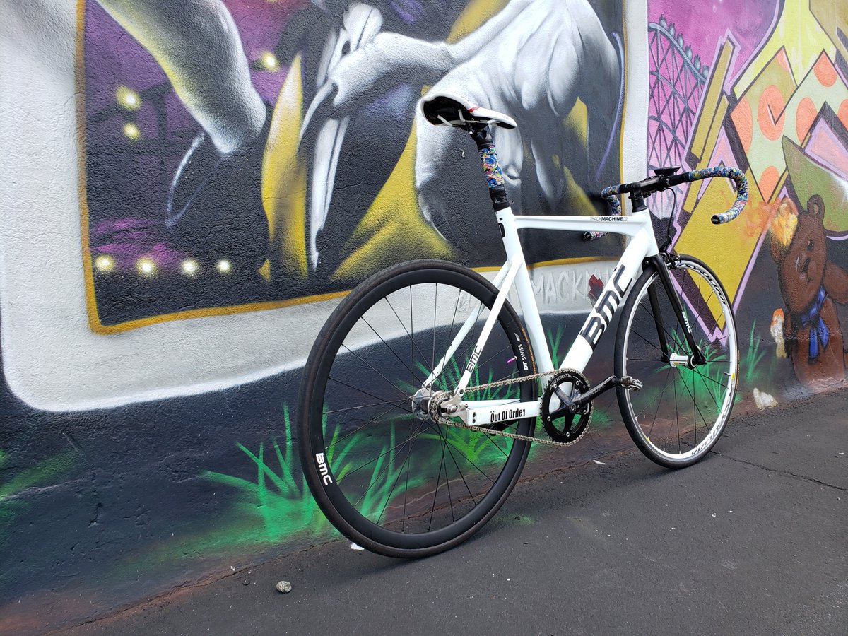 outofordercc's tweet image. BMC Track Machine TR02. 
@Ride_BMC
 #bmc #trackmachine #tr02 #fixedgear #outoforder #mavic #miche #dtswiss #shimano #cycling #cyclist #strava #mural