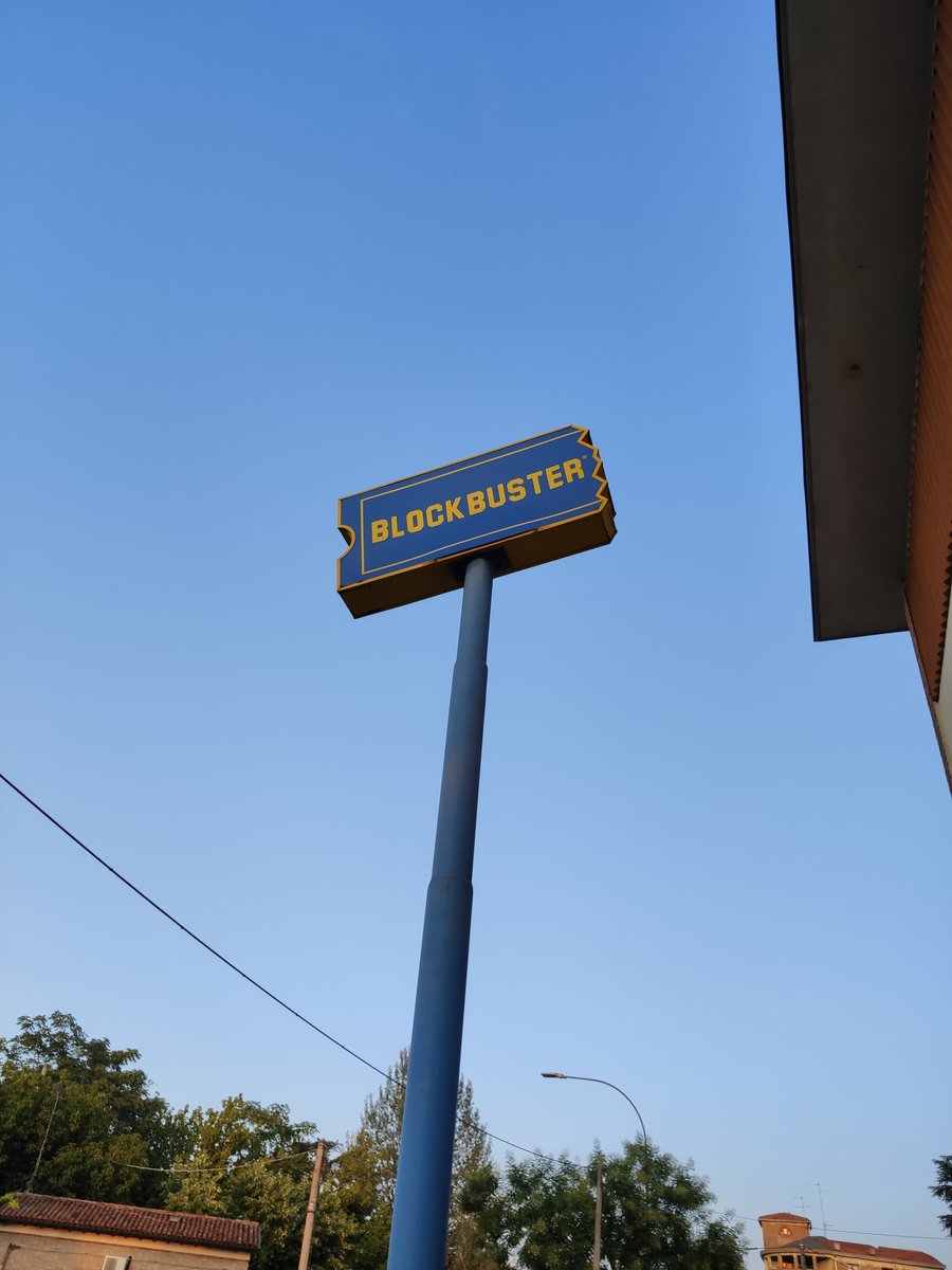 LoganCreed90's tweet photo. @Niebbo A Carpi c'è ancora un'insegna https://t.co/YQhrv4mYsZ