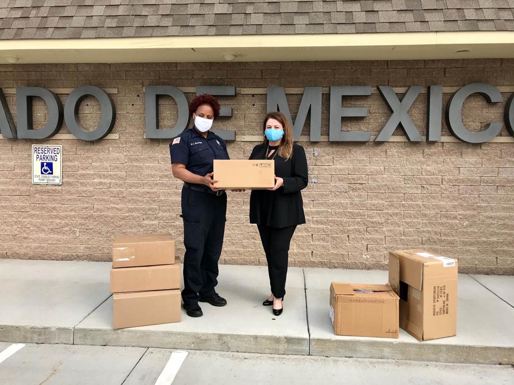 ConsulmexOmaha's tweet photo. Con la entrada en vigor de la ordenanza de uso obligatorio de mascarillas en la ciudad de #Omaha, el Consulado de México, estará apoyando a la comunidad mexicana con la entrega de 60 mil mascarillas en colaboración con el proyecto #MascarillasParaTodos #MaskForMany. https://t.co/oYjKocfgSE