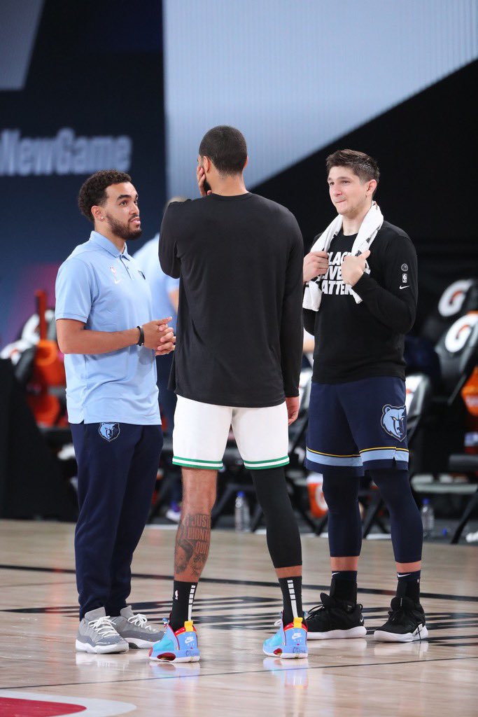 memgrizz's tweet photo. When three 𝖇𝖑𝖚𝖊 𝖉𝖊𝖛𝖎𝖑𝖘 walk into a room.....😈 https://t.co/YNSaP0C6Yq