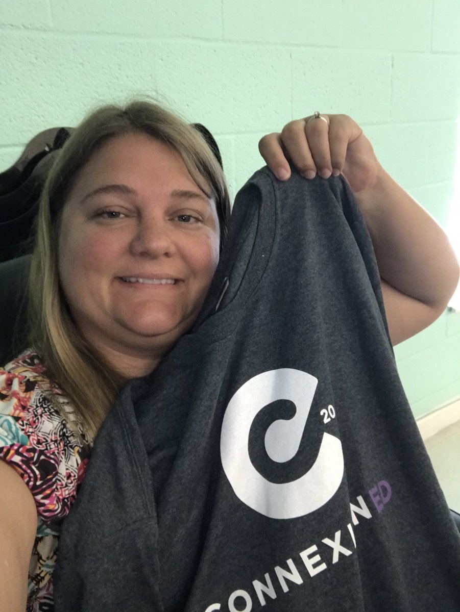 itechAmy_k12's tweet photo. #ConnexionEd. Love my t-shirt that came in the mail. https://t.co/j5qRVQlCZ4
