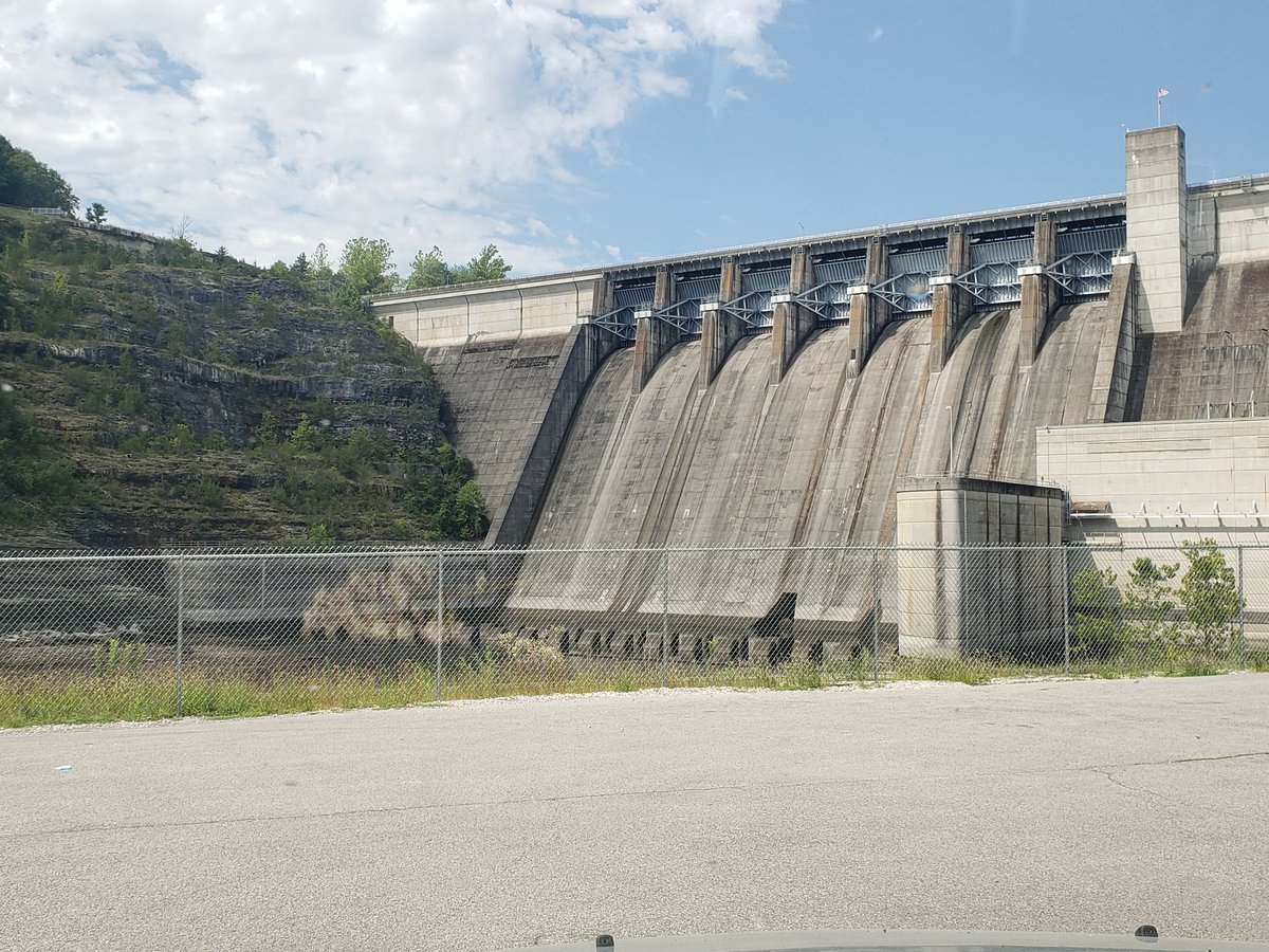 CheyennaSmith1's tweet photo. Beaver Dam and Lake so beautiful. Love Arkansas. #campingworld #lake #EurekaSprings #weekend https://t.co/9uhrONMf3s