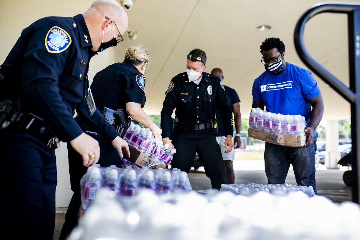 mycompasschurch's tweet photo. To share our appreciation for first responders in our community, we partnered with @sosresponds to bless local police depts. in Colleyville, Roanoke, NRH &amp; NFW with pallets of water 💧 Continue to pray for our first responders as they serve during this extreme heat 🔥 #forDFW https://t.co/twmJTxrUCf