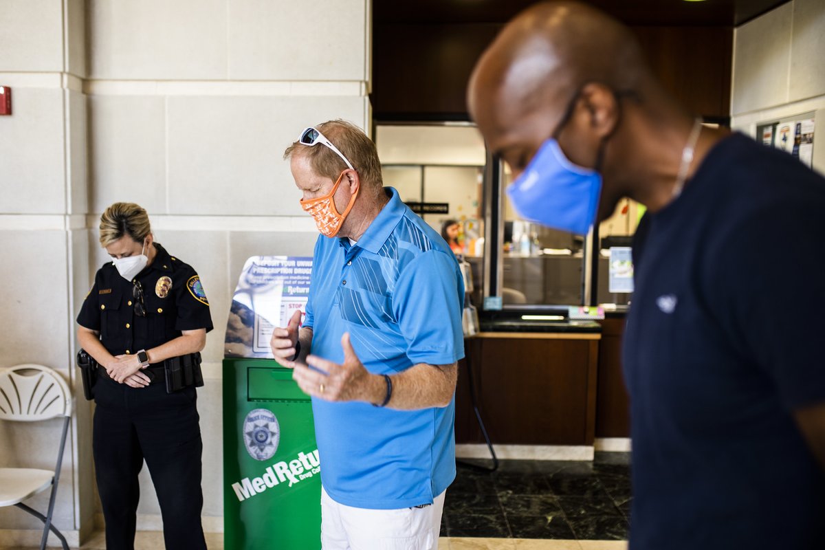 mycompasschurch's tweet photo. To share our appreciation for first responders in our community, we partnered with @sosresponds to bless local police depts. in Colleyville, Roanoke, NRH &amp; NFW with pallets of water 💧 Continue to pray for our first responders as they serve during this extreme heat 🔥 #forDFW https://t.co/twmJTxrUCf