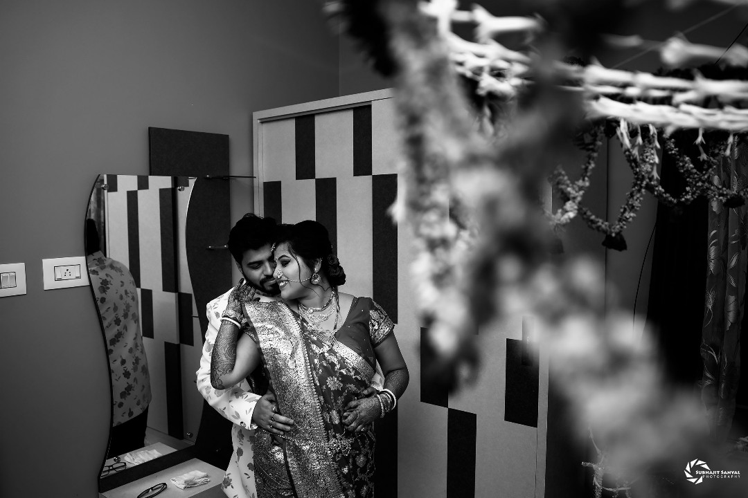 SanyalJit's tweet photo. Finally I have someone who took my hand, opened my mind and touched my heart..
It's a long way to go, promise to be with you in every thick and thin!
@SanyalJit 
#weddingphotographer #bnw_captures #couples #subhajitsanyalphotography #weddingphotography https://t.co/RTXiFSnbCQ
