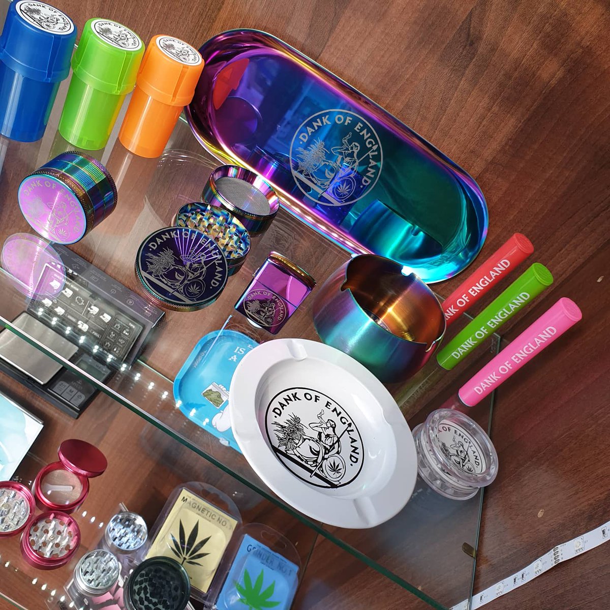 caffevapeltd's tweet photo. Caffe Vape are over the moon 🎑 to announce we have partnered up with Dank Of England and are stocking their head shop stuff products 💯❤️💯

#caffevapeltd #ukvapers #health #fuckcancer #wellbeing #ukvapefam #ukvapeshop #vapelove #vapeporn #vapelife #cloudchasing  #instavape https://t.co/SIQ2rMj3Vs
