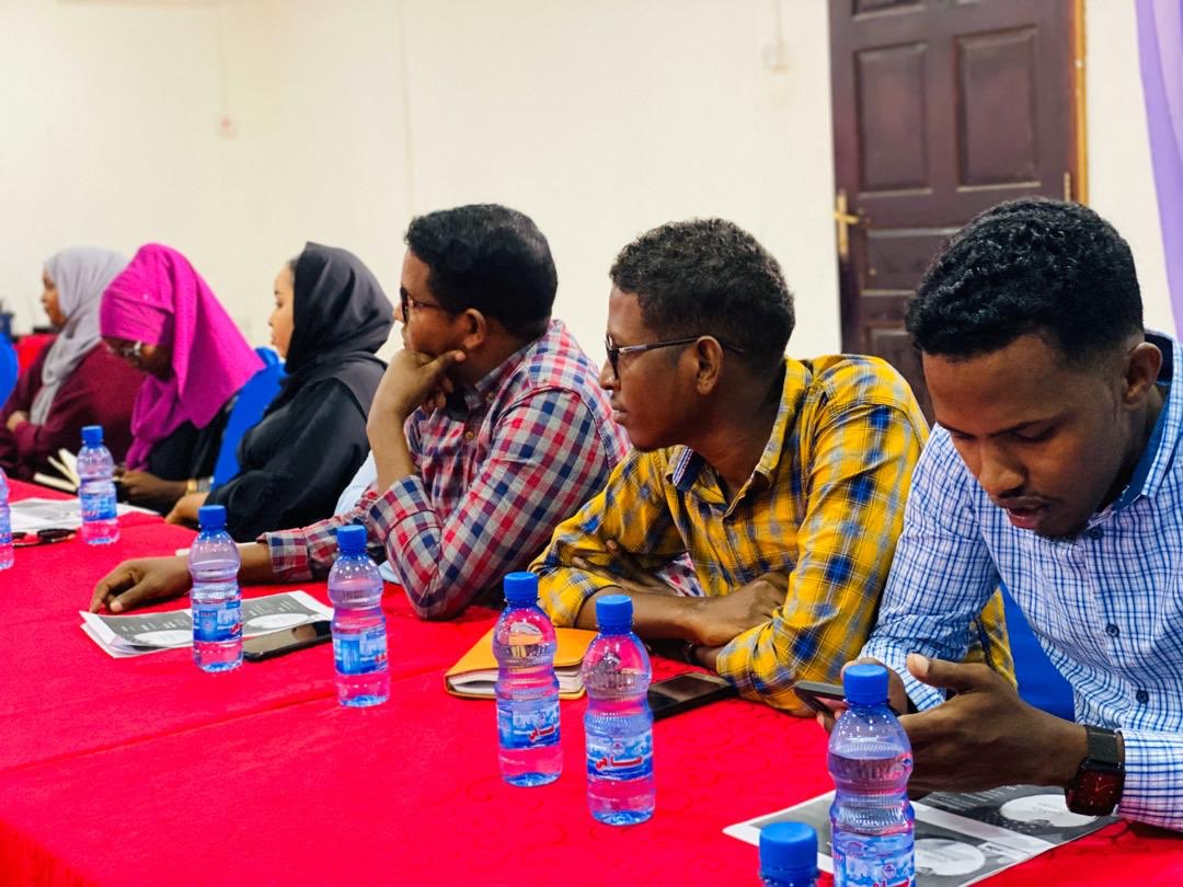 SOMWIM1's tweet photo. Waxaa soo idlaaday dooddii ay soo agaasimeen ururrada #Somwim iyo @SomaliMedia13 ee looga hadlayay sinnaan la’aanta labka iyo dheddigga oo ay ka qeyb galeen agaasimeyaal warbaahineed, ururrada gabdhaha iyo weriyeyaal ka soo shaqeeyay warbaahinta.
#SomaliMedia
#WomenInmedia https://t.co/eAbZeQMahZ