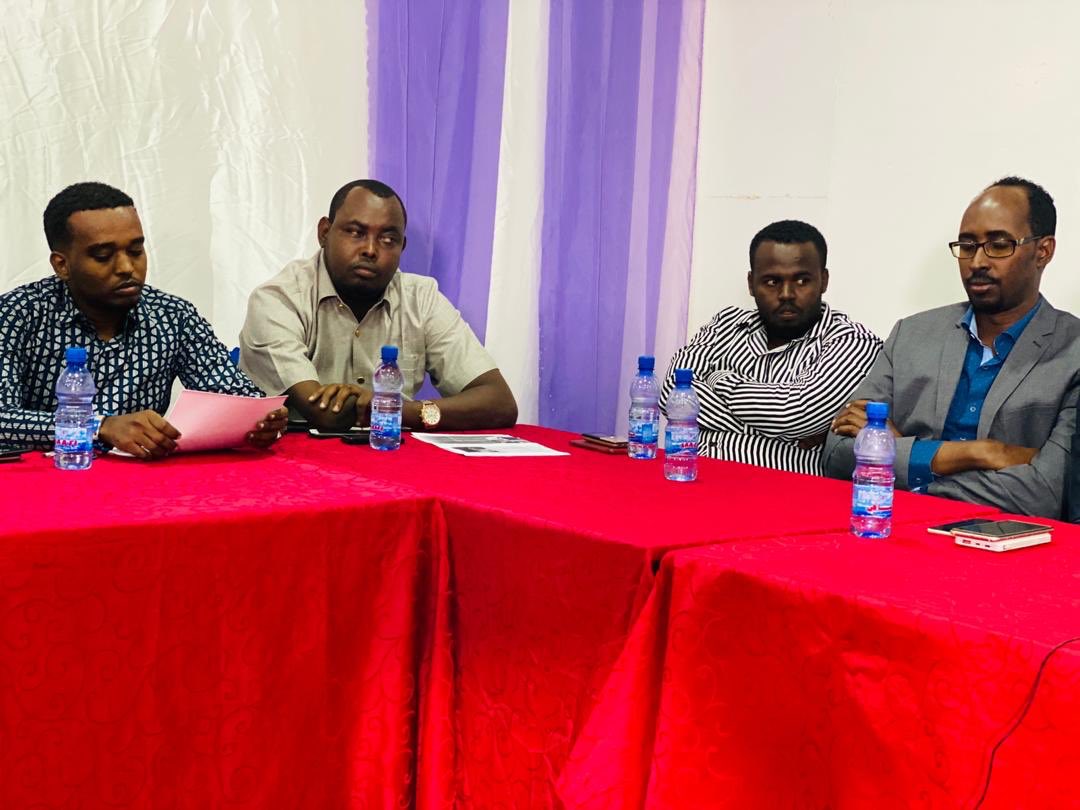 SOMWIM1's tweet photo. Waxaa soo idlaaday dooddii ay soo agaasimeen ururrada #Somwim iyo @SomaliMedia13 ee looga hadlayay sinnaan la’aanta labka iyo dheddigga oo ay ka qeyb galeen agaasimeyaal warbaahineed, ururrada gabdhaha iyo weriyeyaal ka soo shaqeeyay warbaahinta.
#SomaliMedia
#WomenInmedia https://t.co/eAbZeQMahZ