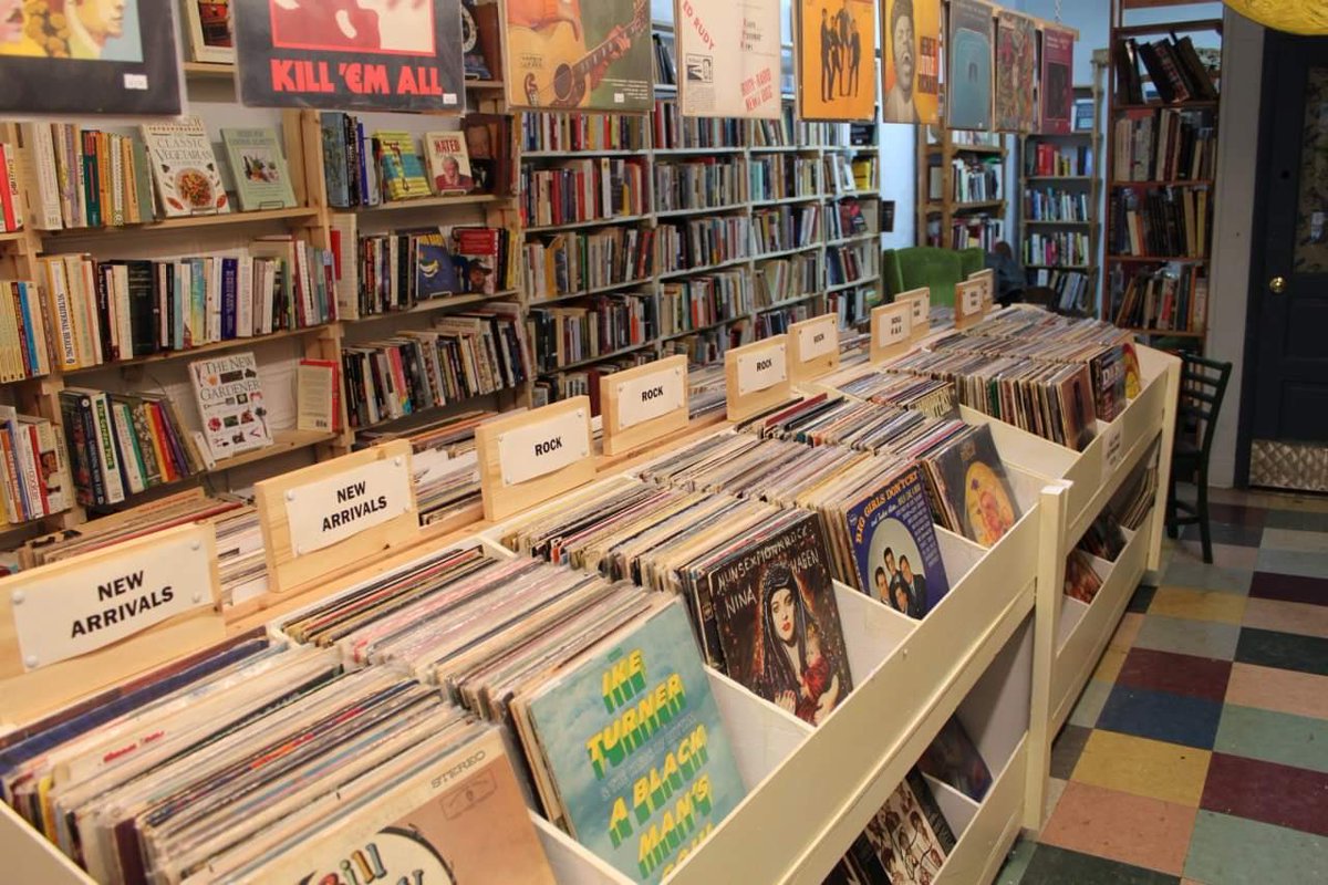 italianmarket's tweet photo. There isn’t a better place to spend #NationalVinyleRecordDay than Molly’s Books & Records! If you are looking to find your next favorite vinyl or to trade some old ones in, Molly’s is the place for you! They are currently open for instore shopping & also selling online. #9thSt https://t.co/1tQ4aeUyAy