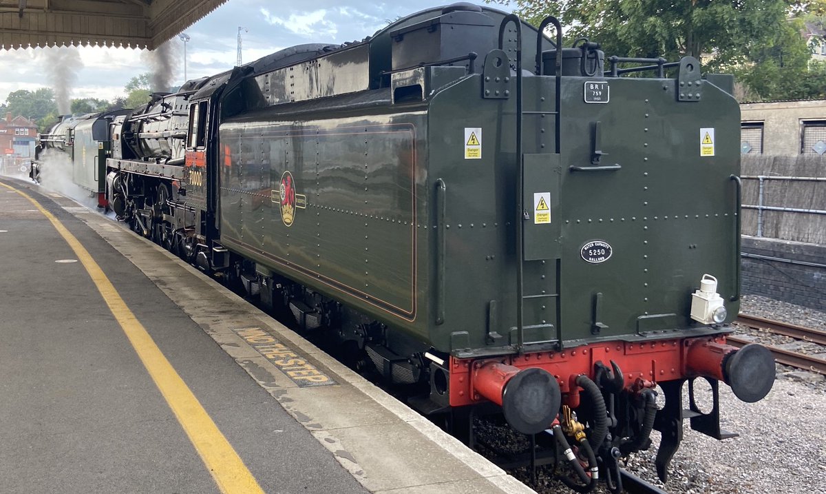 Here are a few shots of 46100 + 70000 at Exeter St David’s. A contrived way of watering - locos detch, run to Riverside Yard and then water in P2 before doing the same in reverse, thanks to the new GWR depot blocking tanker access to P6.