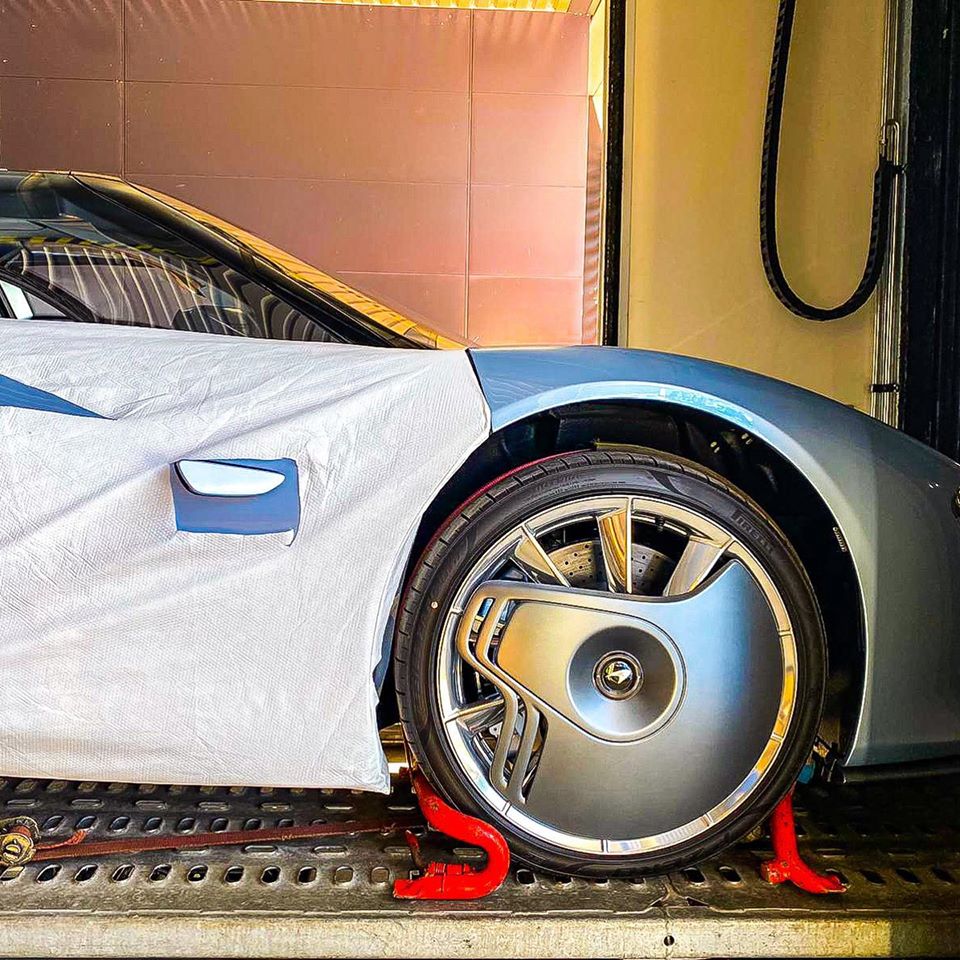 RussellsTranspo's tweet photo. @GordonMercedes9 @DavidBoswe11 @Cosito1Horacio @GoodwoodRRC @ItaliAuto @LienhardRacing @JeremyPalmer7 @DRIVETRIBE @SilverstoneUK @CCIRiviera ..This is the '21 model #McLaren #Speedtail with slightly different front #WednesdayWheel. All sold out! Cannot wait to see it on a track!
Something #Special to #Move?
#SuperCars #F1 #Events #RaceCars
Call #Russells_Transport+44(0)1280 850426
https://t.co/XoQsiqYI0D https://t.co/OWMkyYgqQ2