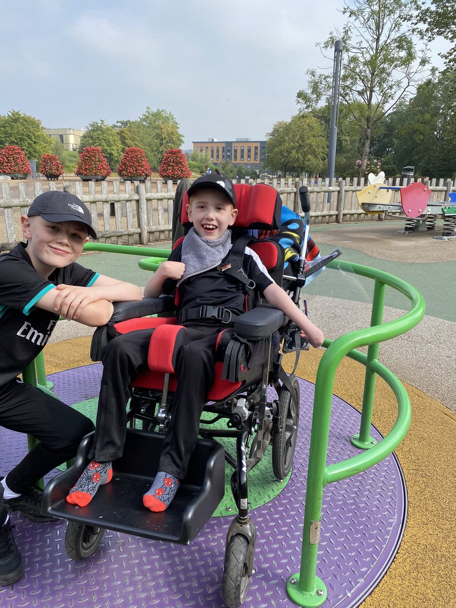 CalSibz's tweet photo. A small 1.5 mile walk around @TelfordTownPark yesterday. This takes the total miles walked to 26.5 miles out of 64. Hopefully the weather will be good to us over the next few days!

Please sponsor Callum and RT the link:

https://t.co/U0K5rOH0uC

#supportingsupersiblings https://t.co/TixZAgokOv
