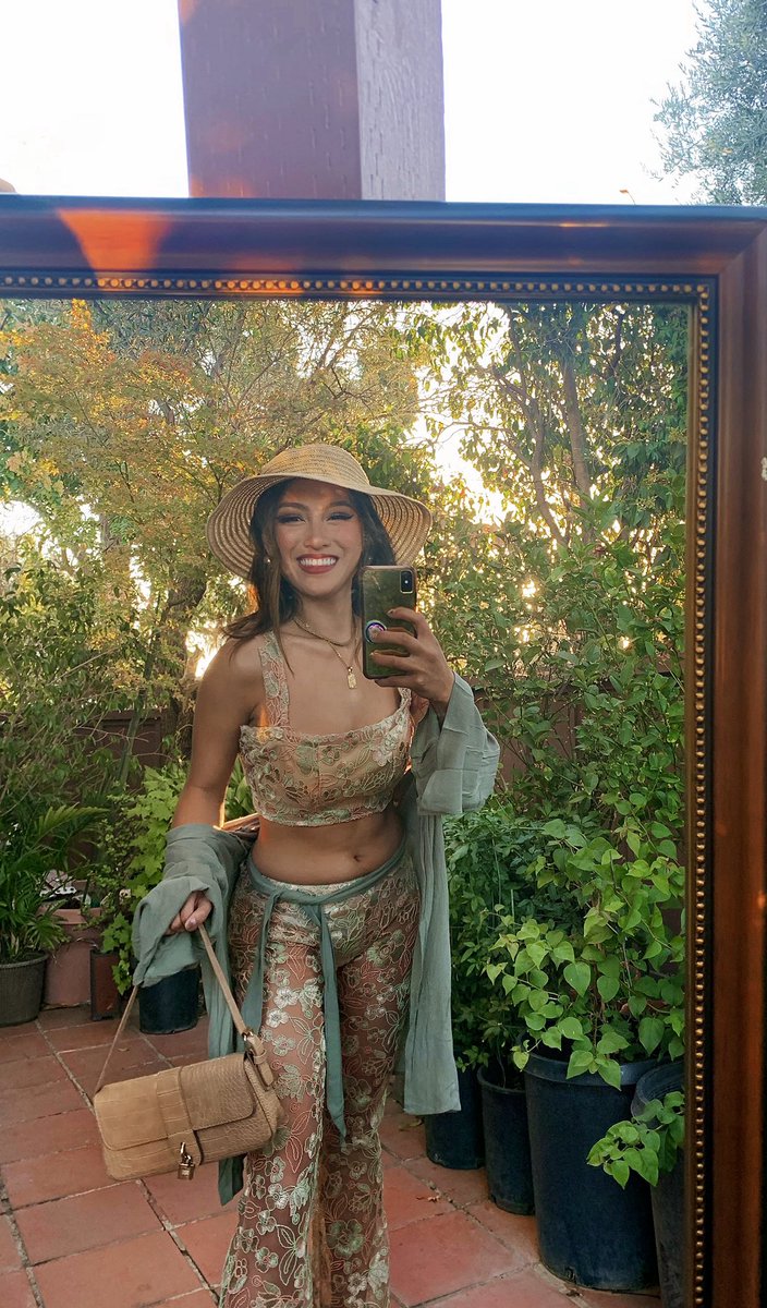 cherwolfie's tweet photo. The leo in me made me make a birthday fit 🎈 https://t.co/tYHuj9oR0u