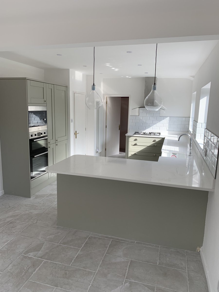 sjinstallations's tweet image. Walls and ceiling plastered @stevethespread ,bifold aluminium doors installed,spotlights and pendant lights installed, plumbing and electrics completed. Kitchen and utility units installed and floor and walls tiled. Another happy customer