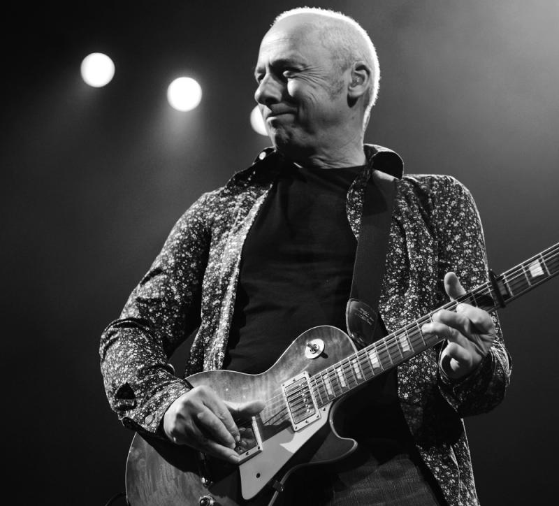steinei74's tweet photo. @ReturnofR The one WHO has Birthday Today . Mr @MarkKnopfler https://t.co/JdTPWRitle
