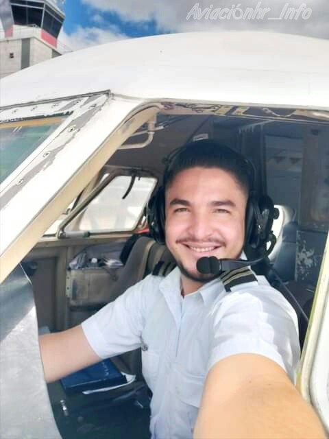 aviacionhr_info's tweet photo. Dos #Jetstream 32 de la aerolínea hondureña #Lanhsa. buena foto la de hoy!! Le salió muy bien al Capitán Eder Medina con la Torre de Control de #MHTG de Fondo, primer oficial abordo HR-AXG preparando su retorno a La Ceiba en un vuelo humanitario nacional.
#vuelohumanitario https://t.co/dRHFEC4HZ7