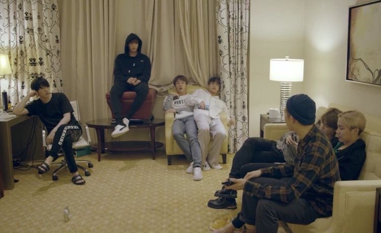 sugasrm's tweet photo. this pic is so... bts https://t.co/bXiUpteKRe