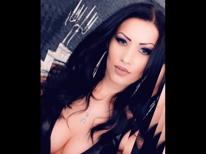 I'm online right now on skyprivate (live skype sessions). my private profile: https://t.co/m3vqrUm8N3<a href="/tag/mistress"class="tags"><span>#mistress</span></a>