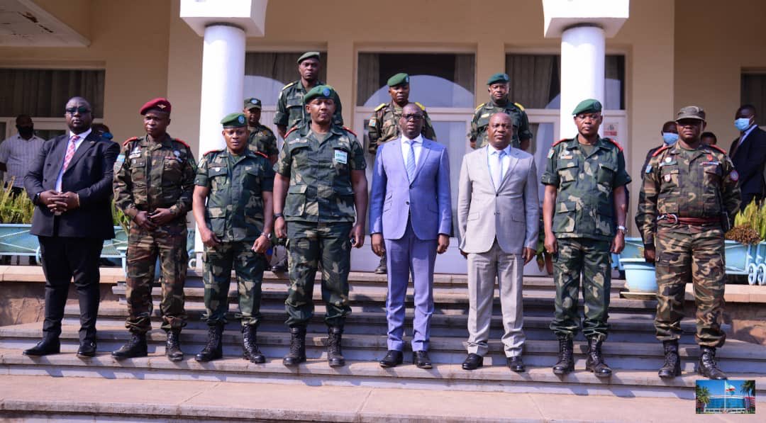 Premiers échanges ce mercredi avec le nouveau commandement des FARDC dans le Haut-Katanga ( la 22 ème région militaire). Le général #SmithGihanga et ses adjoints se disent prêts  à relever le défi de notre #Sécurité. Ils ont été récemment nommés par le Président de la République.