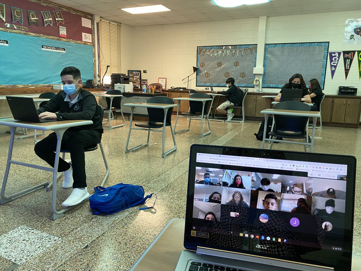 Virtual and in class all at once. We got this! #ECISDFirstDay <a href="/wilsonyoungms/">Wilson & Young MS</a>