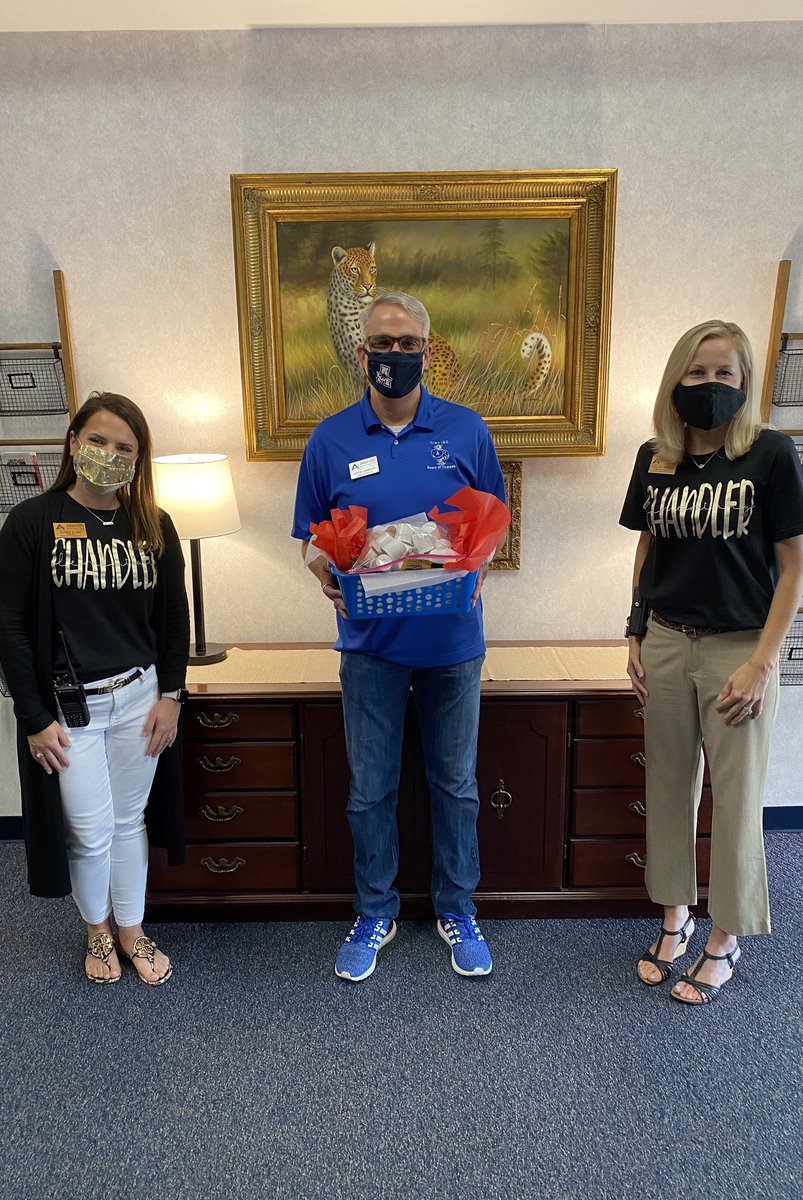 Thank you to AISD board member Kevin Cameron for stopping by <a href="/cheetahchandler/">Carlena Chandler Elementary School</a> on our first day of At-Home instruction! <a href="/Allen_ISD/">Allen ISD</a>