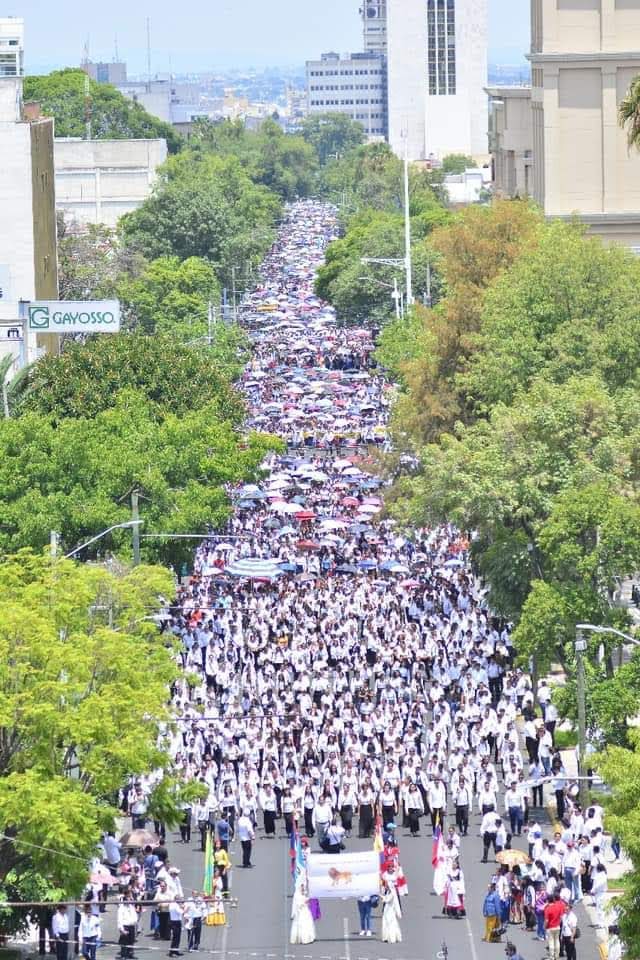 Damaris36676823's tweet photo. Hermosos recuerdos y un orgullo ser parte de esta historia que esta haciendo un hombre de Dios! #juntoshaciendohistoria #NJG #Caminatavirtual https://t.co/WqKpBymuls