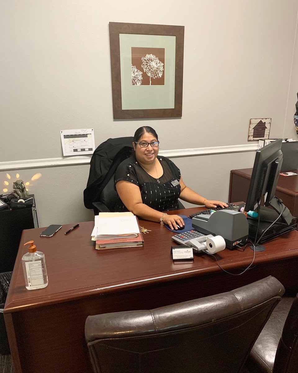 Allied_Orion's tweet photo. ...tracking late payments and sending out notices, handling evictions, and completing final account statements. They also assist with daily operations of leasing and resident retention. Our Assistant Managers rock! #APTeamsDay #alliedorion #TeamAOG https://t.co/fRkWhM5Dia