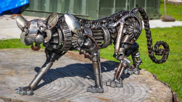 Who loves steampunk animals?(Sculpture by skallywaggly84)