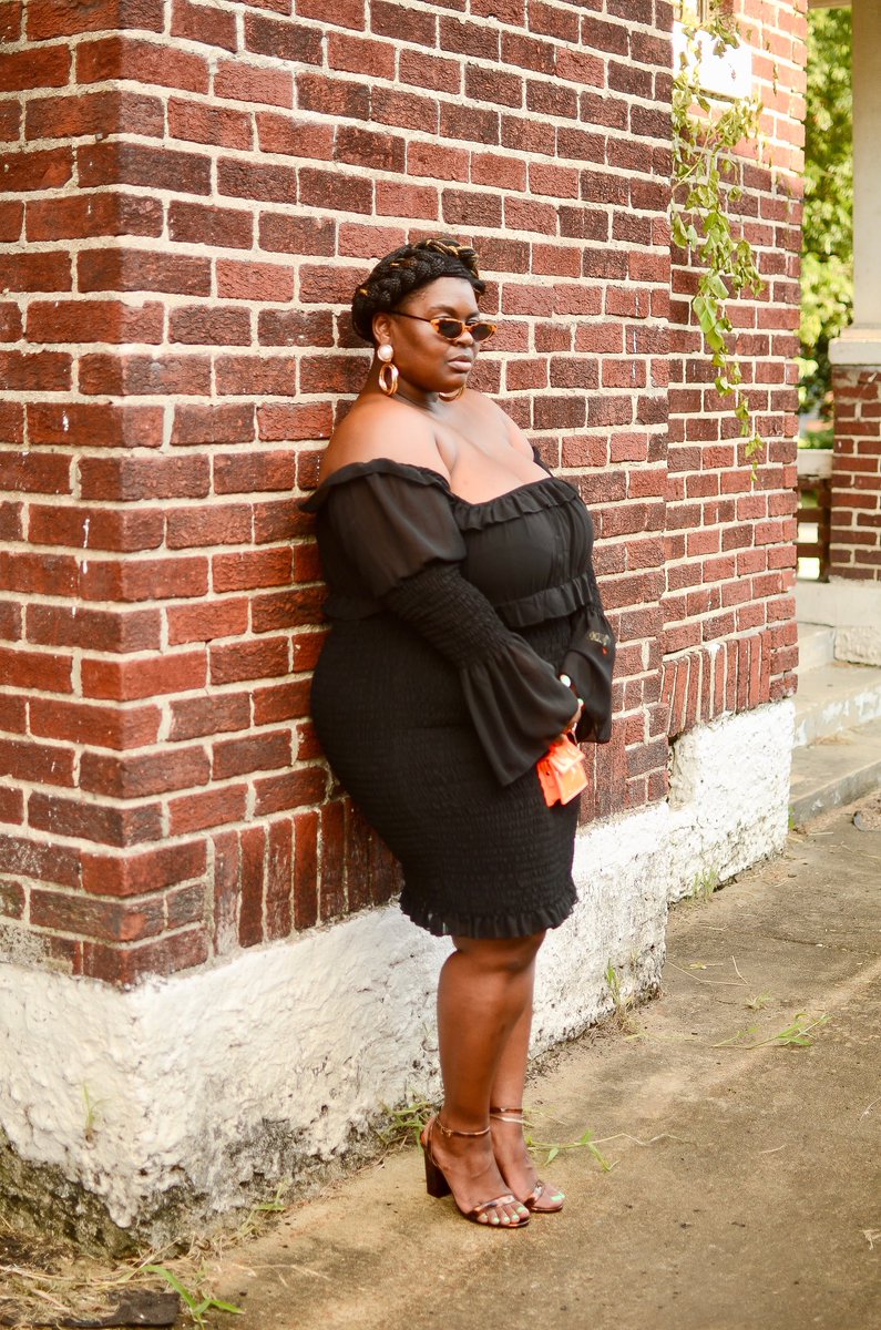 DommyChoo's tweet photo. It’s the 💄 bag for me.
•
•
•
📷: @bshelbe_me
•
•
•
#wearitwednesday #blackdress #pltplus #lipstickbag #tortoiseshellheels #lbd #curvygirl #plussizefashion #plussizebrandambassador #fashionstyle #fashionblogger #curvyfashion #fashionista #plussizephotography https://t.co/pA0YiESnBO