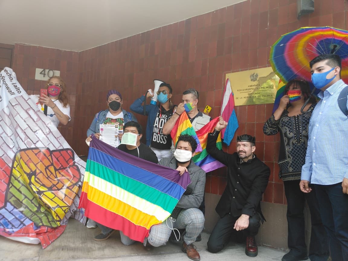 cmlgbttti's tweet photo. El día de hoy la #CoaliciónMexicanaLGBTTTI, en colaboración con distintas organizaciones, expresamos nuestra indignación y preocupación ante los recientes hechos de violencia y represión contra las personas de la diversidad sexual en #Polonia. #PolishStonewall https://t.co/5tDFnJJRQG