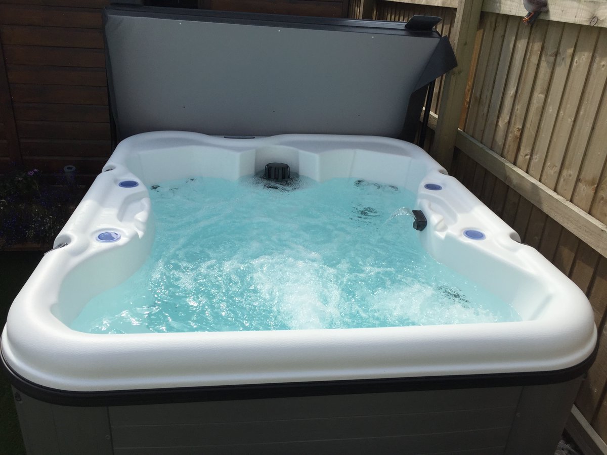 cornwallpools's tweet photo. Beautifull little Cove Retreat installed just down the road today. What a great looking spa combined with an incredibly competitive price and some of the best warranties on the market. We have one very happy customer! https://t.co/OORY1Pib38