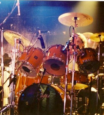 GregDeGug's tweet photo. Love it Korre! Thank you! And all involved in sharing this #MaxCreek show at #WestHartfordMusicHall aka #Agora from Nearly 33 years ago. I was 23...those drum solos w/ my partner in rhythm #RobFried R.I.P. ...how times flies. Was a joy to play.... 🙏🎷❤️🐘 @HookedOnCreek https://t.co/4Lmg7Ys8Ue