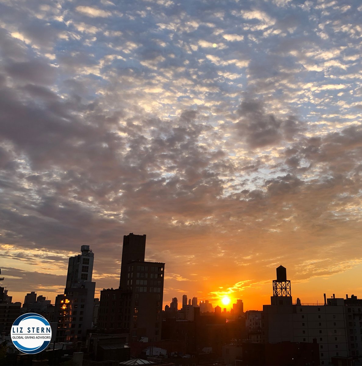 LizSternGlobal's tweet photo. There's a sunrise and a sunset every single day, and they're absolutely free. #thebestthingsinlifearefree #takingintheview #sunrises
.
.
#LizSternGlobal #LizStern #LiveYourLegacyNow #Legacy #LegacyCoach #businesscoach #leadership #globalgivingadvisors https://t.co/Fnv2JNqg9s