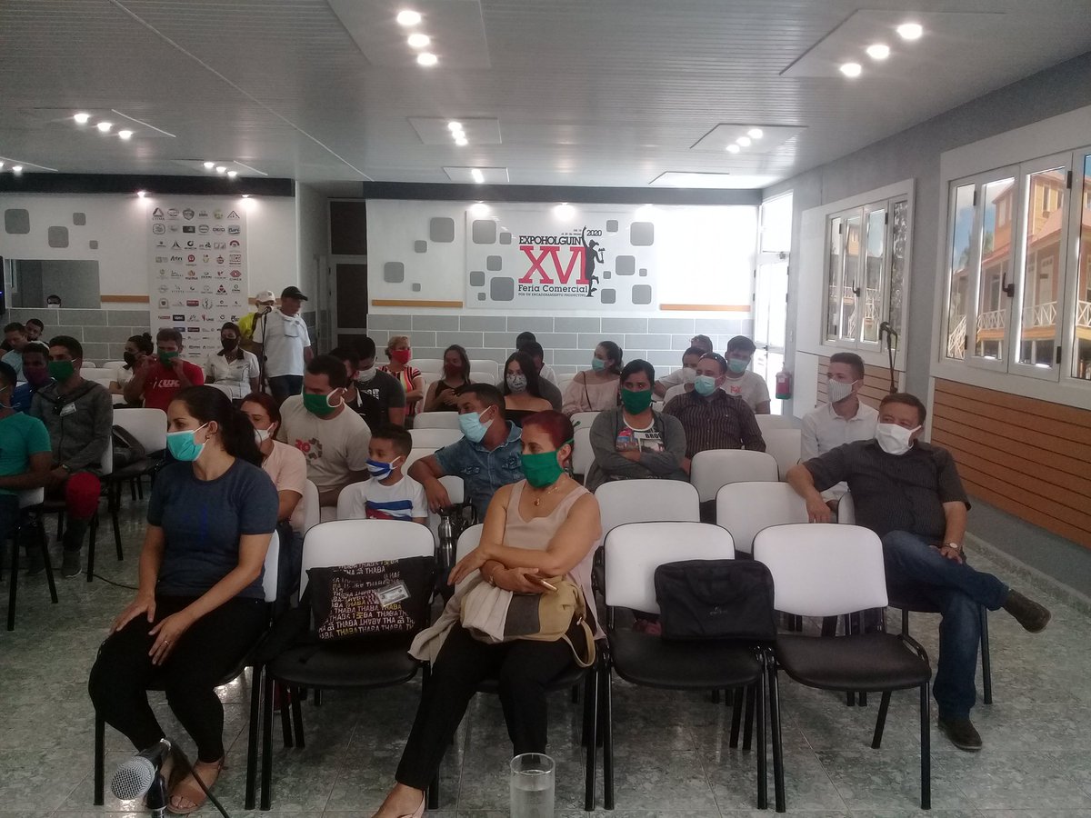 Yanelis40484656's tweet photo. En víspera del 94 Aniversario del Natalicio de nuestro Comandamte en Jefe Fidel Castro y para celebrar el día internacional de la juventud Combatientes de la Revolución Cubana intercambian con jóvenes. Anécdotas, recuerdos, en fin un espacio excepcional. https://t.co/O5x9l44BIO