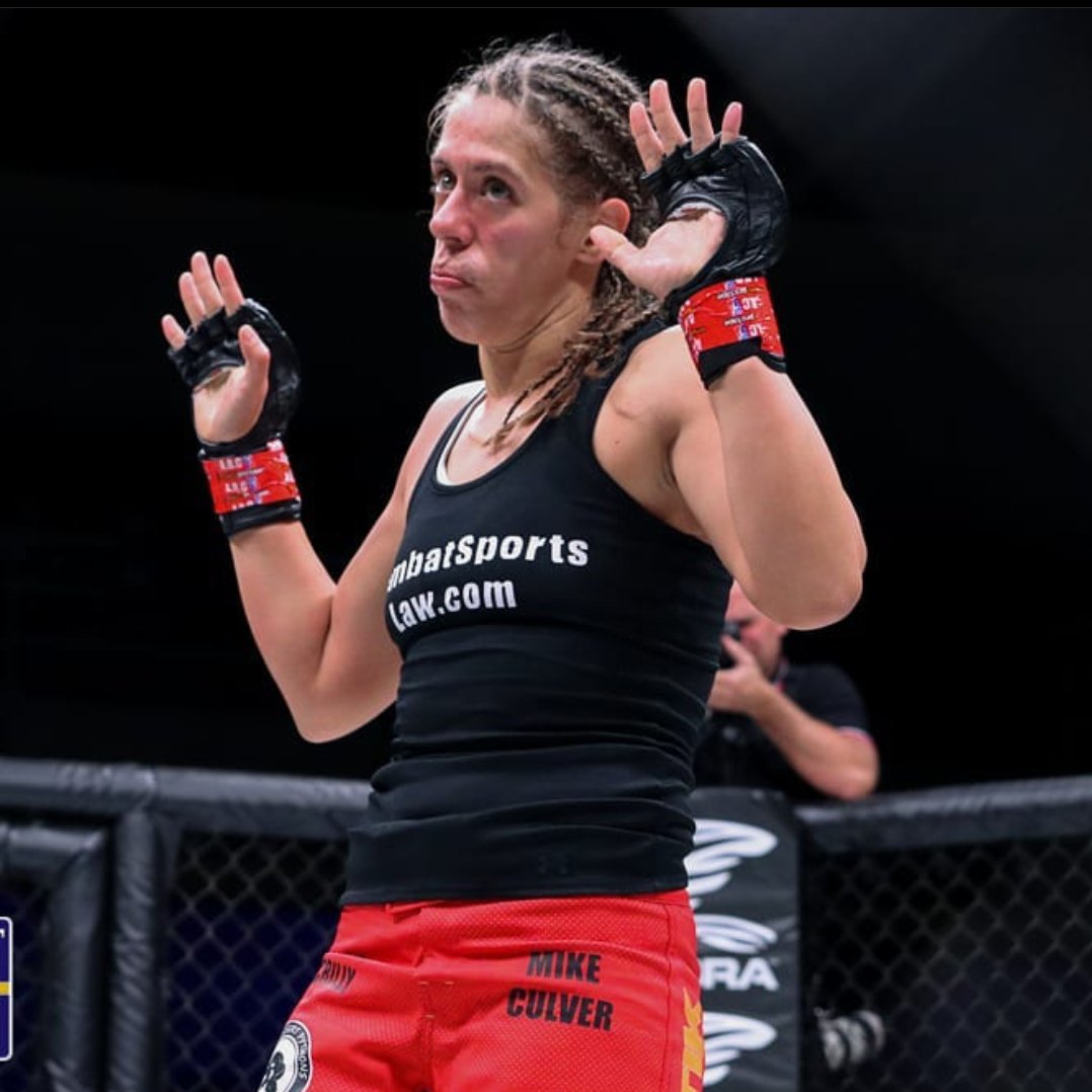 SerenaSouthpaw's tweet image. I've had some fun ideas but I want y'all to caption this photo. I'll go first

"When your man is tripping and you try to help but he trips even more" 

#mma #HumpDayHappiness #funshit #muaythai #invictafc #CaptionThis