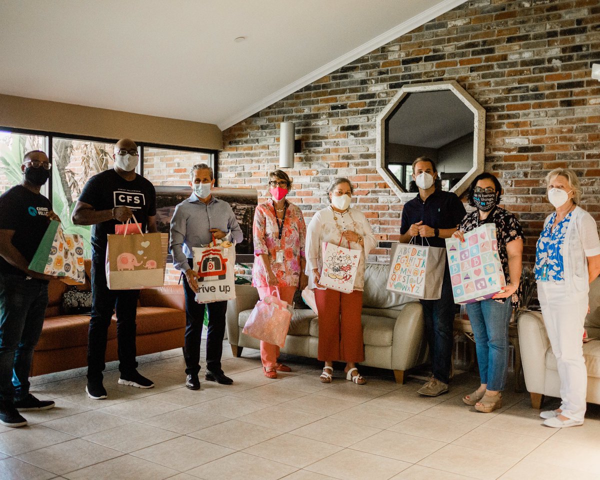 CFMiami's tweet photo. #SoFloCamp may be over, but they’re still making an impact! During the camp, @cfstudents collected 10+ bags full of baby bottles, diapers, clothes and blankets to bless new mothers at Agape. Swipe 👉 to see more!
#InTheCommunityWithCF https://t.co/FVn6L4ATYF
