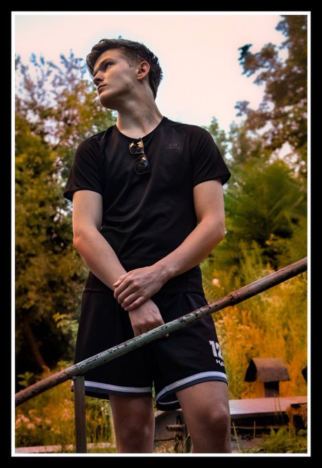 Hi, I'm Casey and I love photographing David ? https://t.co/vmOy0tzoaa