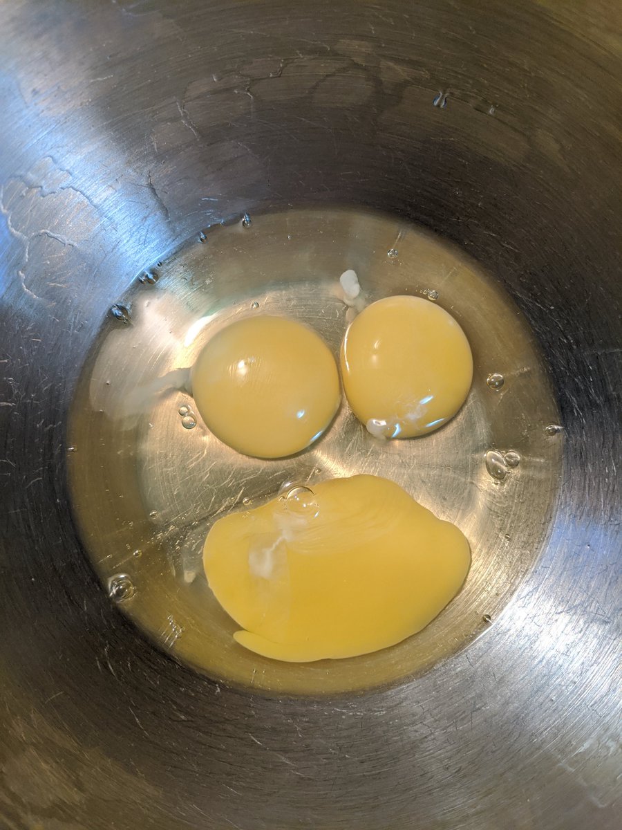 CarsonCook_'s tweet image. Surprised eggs today
#egg