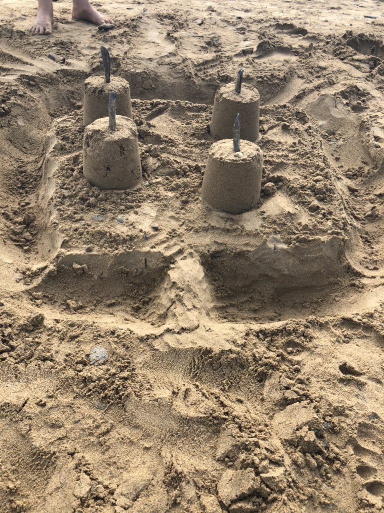 RobCampkin's tweet photo. Castles made of sand

Someone should write a song about that... https://t.co/Eqk7rcZpsG