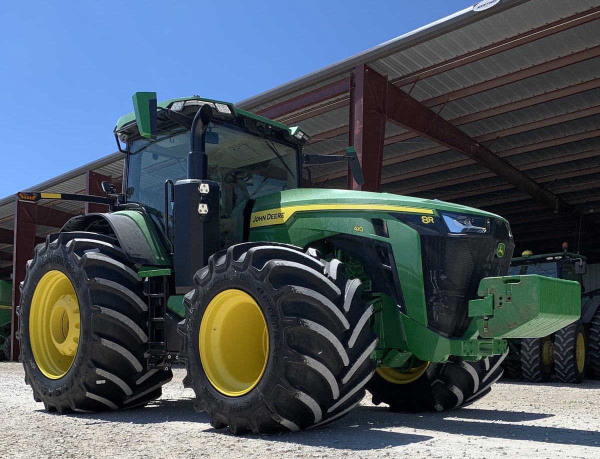 ScottSloan6164's tweet photo. My Iowa Ag Specialist was out at the @vanwall dealership in Sac City, Iowa weighing up equipment setting inflation pressures. This brand new @JohnDeere 8R 410 was shoed up with the @GoodyearFarm #LSWtires that are available from the factory now. ๐๐ป๐ช๐ป#gobigorgohome #beastmode https://t.co/aODulPmmkY