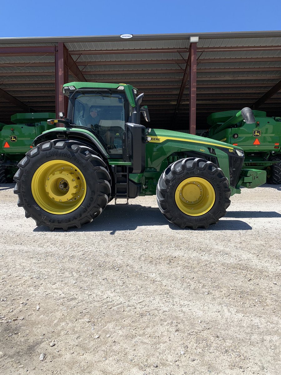 ScottSloan6164's tweet photo. My Iowa Ag Specialist was out at the @vanwall dealership in Sac City, Iowa weighing up equipment setting inflation pressures. This brand new @JohnDeere 8R 410 was shoed up with the @GoodyearFarm #LSWtires that are available from the factory now. ๐๐ป๐ช๐ป#gobigorgohome #beastmode https://t.co/aODulPmmkY